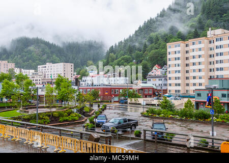 Juneau, Alaska, die Hauptstadt von Alaska, und Anlaufhafen für Kreuzfahrtschiffe nach Alaska über die Inside Passage. Stockfoto