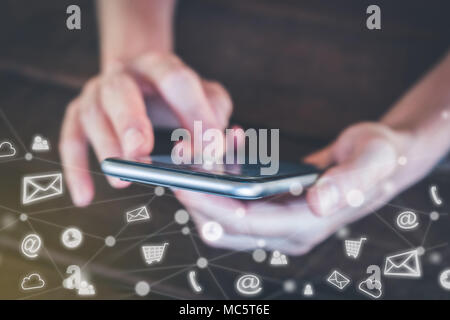 Multimedia Icons um Smartphone - Handy Nutzbarkeitskonzept Stockfoto