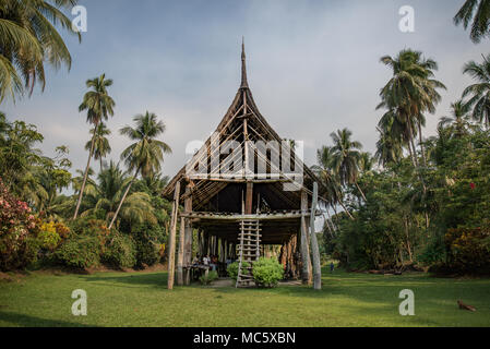 Altes Haus Tambaran (Geister Haus oder der Männer Haus), Kanganaman Dorf, East Sepik Provinz, Papua Neu Guinea Stockfoto