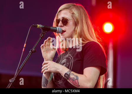 Die deutsche Soulband Rhonda live am Blue Balls Festival Luzern, Schweiz Milo Milone, Sänger Ben Schadow Stockfoto