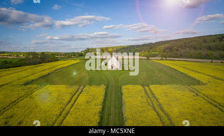 Luftaufnahme von St. Hubert's Kirche in Idsworth, Hampshire - UK Stockfoto