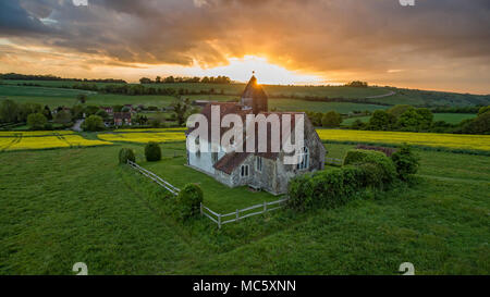 Luftaufnahme von St. Hubert's Kirche in Idsworth, Hampshire - UK Stockfoto