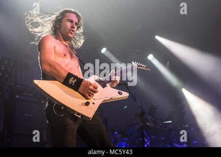 Die australischen Hard Rock Band Airbourne live am Blue Balls Festival Luzern, Schweiz, Joel O'Keeffe Stockfoto