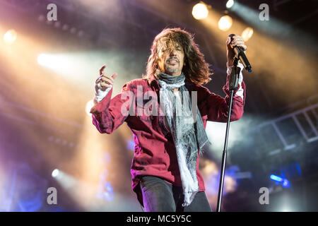 Die britisch-amerikanische Rockband Foreigner mit Sänger Kelly Hansen live auf der Magic Night am Heitere Zofingen, Aargau Stockfoto