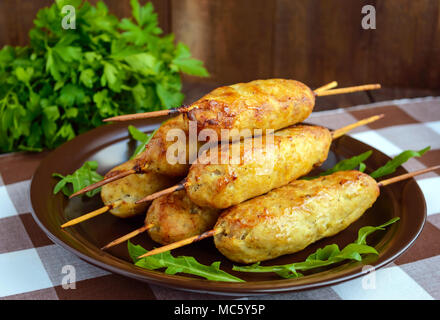 Gegrilltes Fleisch am Spieß - Lula Kebab. Die traditionelle Speise des Kaukasus, in Zentralasien und in der Türkei. Stockfoto