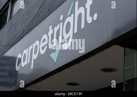 Carpetright sagt, es schließt 92 Filialen und 300 Arbeitsplätze als Teil eines Umstrukturierungsplans. Das Unternehmen plant ein Unternehmen freiwillig Arrangemen Stockfoto