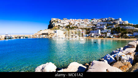 Schöne Peschici Dorf, Panoramaaussicht, Apulien, Italien. Stockfoto