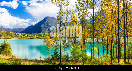 Beeindruckende Castel San Vincenzo See, Panoramaaussicht, Isernia, Molise, Italien. Stockfoto