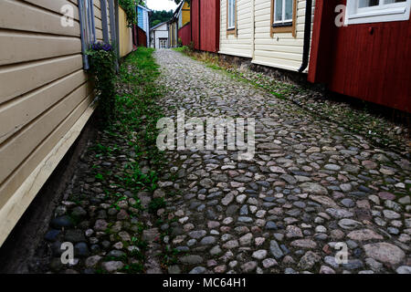 Kopfsteinpflaster und alten Häuser in der Altstadt von Porvoo, Finnland Stockfoto