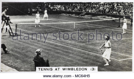 Tennis in Wimbledon - Frau Helen Wills-Moody spielt ein Spiel am Center Court im Damen Doppel Turnier in Wimbledon 1932 Stockfoto