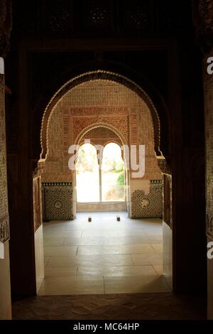 Peering in die Kleinkinder Tower, der Promenade der Türme, Alhambra de Granada, Spanien Stockfoto