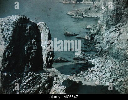 AJAXNETPHOTO. 1911 (ca.). PEMBROKESHIRE, Wales, Vereinigtes Königreich. - Grüne BRÜCKE VON WALES; ANSICHT GEMACHT MIT FRÜHEN AUTOCHROME FARBE FILM. Fotograf: unbekannt © DIGITAL IMAGE COPYRIGHT AJAX VINTAGE BILDARCHIV QUELLE: AJAX VINTAGE BILDARCHIV SAMMLUNG REF: C) (AVL ACHM 1911 14 Stockfoto