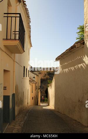 Straßenszenen in der Stadt Alhama de Granada, Andalusien, Südspanien Stockfoto