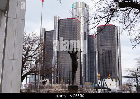 Detroit, Michigan/USA, 7. April 2018: Renaissance Center, Downtown Detroit von Jefferson Avenue gesehen. Stockfoto
