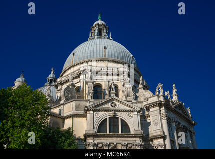 Schöne barocke Kuppel der Salute Basilika (Saint Mary für Gesundheit) in Venedig, errichtet im 17. Jahrhundert von venezianischen Architekten Longhena Stockfoto