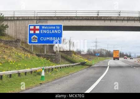 Nach England auf der Autobahn M6 Willkommen Stockfoto