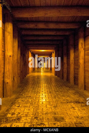 U-Bahn Tunnel beleuchtet. Stockfoto