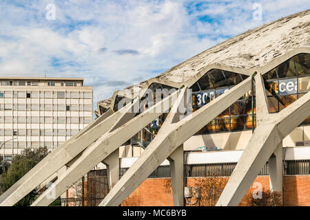 Äußere detail architektonischen Blick auf Sport Arena, modernes Gebäude in der Stadt Rom, Italien Stockfoto