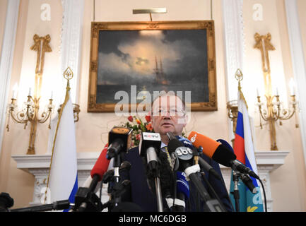 Russischer Botschafter in Großbritannien Alexander Wladimirowitsch Yakovenko bei der russischen Botschaft in London, wo er kündigte an, dass die Russische Botschaft seinen eigenen Bericht über die Salisbury Nervengas Angriff ist die Veröffentlichung und fügte hinzu, dass das Vereinigte Königreich immer noch keine Beweise für seine Behauptungen über den Vorfall zu unterstützen. Stockfoto