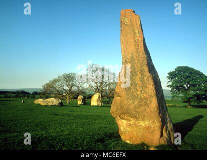 Steine - Lange Meg. Der Steinkreis so lange Meg und ihre Töchter, in Cumbria bekannt. Die wichtigsten aufrecht, die hier gezeigt werden, ist lang Meg sich. Gebaut ca. 2500 v. Chr. Stockfoto