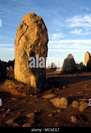 Steine - Ausrichtungen an Kemario, in Carnac, Bretagne, datiert 2400 v. Chr. bis ca. Stockfoto