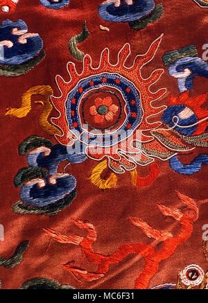 Astralkörper das Symbol der flammenden Pearl ist eine der alten Symbole der chinesischen Mythologie, die von buddhistischen symbologists. Manche sehen es als ein Symbol des Geistes innerhalb der astralen Körper. 18. jahrhundert Chinesische Stockfoto