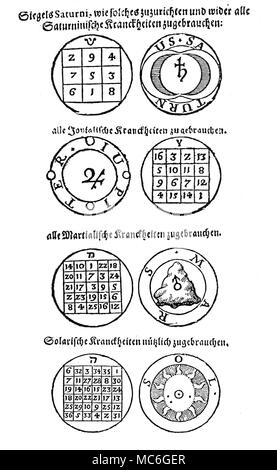 GRIMOIRES - TALISMANE - magische Quadrate Talismane sind magische Figuren entworfen, um bestimmte Effekte durch geistliche Mittel - in der Regel durch die Kraft einer besonderen Engel oder Dämon zu erreichen. Unter den am häufigsten solche Talismane benutzt werden, um die magische Quadrate, welche die Macht des Planeten enthalten, und sind auf die spezifischen planetarischen Geister beschwören geglaubt. Jede der sieben traditionellen Planeten hat ein assoziiertes magische Quadrat, in dem eine Reihe von quadratures Zahlen enthalten, die die gleiche Summe geben, ob vertikal oder horizontal hinzugefügt. Die folgenden vier magische Quadrate sind von einer Arbeit o abgeleitet Stockfoto