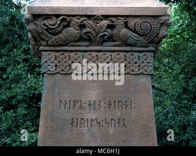 Statue von Leif Ericson, die in Amerika ca. AD 1000 gelandet. Ich Commonwealth Avenue, Boston. Auf dem Sockel, seinen Namen in Alte Runen Stockfoto