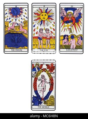 TAROT KARTEN - MODERNE MARSEILLE DECK vier Karten aus einem vollständige Sequenz der Tarot Karten in Marseille Tradition. Oben, von Links nach Rechts - der Mond, die Sonne, Urteil und der Welt. Stockfoto