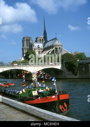 Ley-linien. Die Kathedrale von Notre Dame in Paris ist Teil einer Ley, das läuft von La Croix de Nailles, durch La Defense, L'Etoile, La Concorde, dem Louvre und Notre Dame. Stockfoto