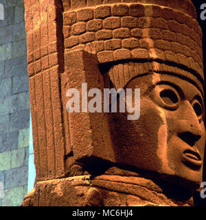 Gigantische Toltec Statue von Chalchiuhtlicu, der Göttin der irdischen Wasser - Monolith mit einem Gewicht von fast 60 Tonnen. Die nationalen Anthropologischen Museum. Mexiko Stadt Stockfoto