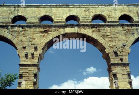 Römische Mythologie Pont de Gard Das antike römische Aquädukt in Pont de Garde in der Nähe von Nimes. Stockfoto