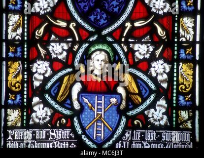 Christliche Symbole Waffen Christi, durch einen Engel Quainton Pfarrkirche unterstützt. Stockfoto