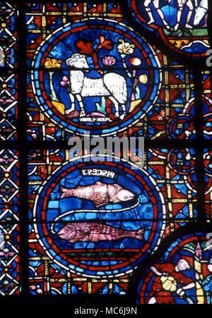 Astrologie. Tierkreiszeichen Widder und Fische aus dem Tierkreiszeichen Fenster der Kathedrale von Chartres, Frankreich Stockfoto