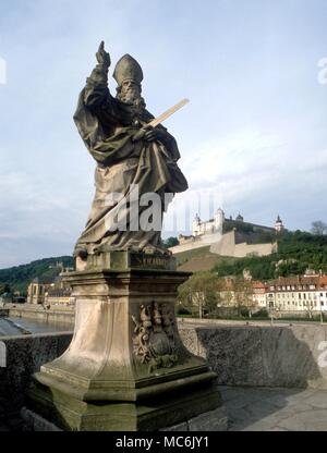 Hexerei - WURTENBURG Blick auf das Schloss von Wurtenburg, von der alten Brücke. Wurtenburg wurde die Website von vielen Hexe Verbrennungen und Verfolgungen unter der Fürstbischöfe des 16. Jahrhunderts Stockfoto