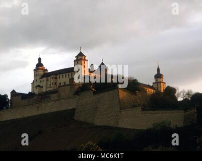 Hexerei - WURTENBURG Blick auf das Schloss von Wurtenburg. Wurtenburg wurde die Website von vielen Hexe Verbrennungen und Verfolgungen unter der Fürstbischöfe des 16. Jahrhunderts Stockfoto