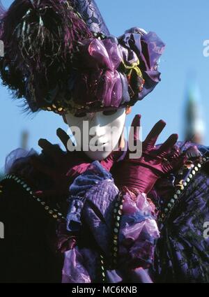 Masken - Karneval in Venedig. Masken und achtzehnten Jahrhundert Karneval Kostüme in Venedig Stockfoto