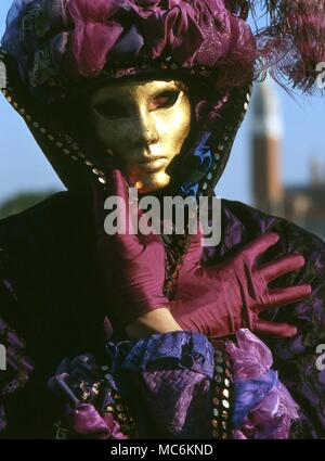 Masken - Karneval in Venedig. Masken und achtzehnten Jahrhundert Karneval Kostüme in Venedig Stockfoto