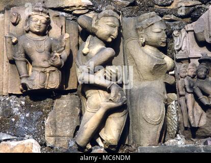 Sacred Indien Khajuraho Skulpturen an der Fassade des Hauses des Chitragupta in Khajuraho Stockfoto