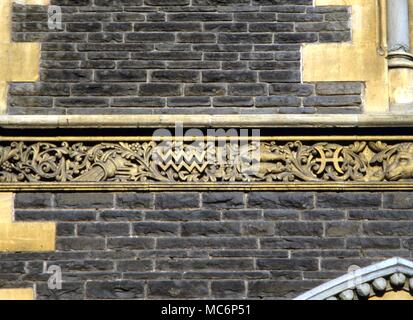 Relief Schnitzereien von Wassermann und Fische - Fries der Tierkreiszeichen Bilder und Siegel auf der Fassade des 19. Jahrhunderts Bibliothek und Galerie, Hereford. Charles Walker/ Stockfoto