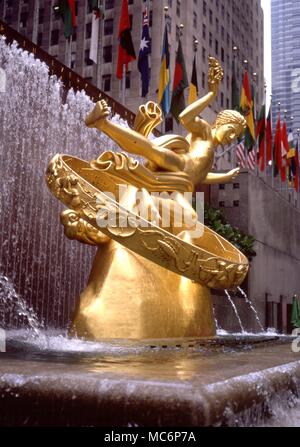 Zeichen des Tierkreises. Die feinsten des Zodiacs in New York City -, dass über die Prometheus schwebt in der statuengruppe von Paul Manship, für den unteren Plaza des Rockefeller Center, New York. Stockfoto