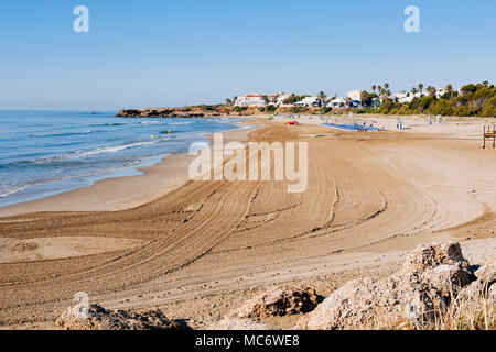 Blick auf den Strand Playa Romana in Alcossebre, an der Costa del Azahar, Spanien Stockfoto