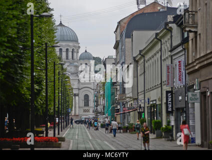Laisves Straße und St. Michael's Kirche des Erzengels, Kaunas, Litauen Stockfoto