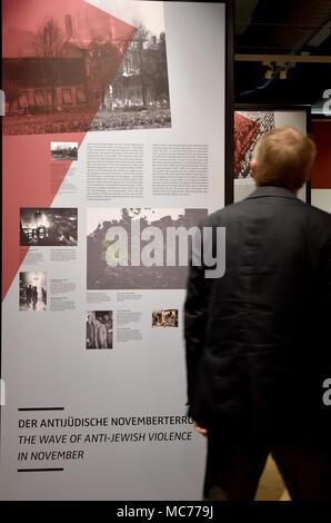 13 April 2018, Deutschland, Oranienburg: eine neue Ausstellung in Sachsenhausen 'Der Weg in den Abgrund - Das Jahr 1938" (Lit. Der Weg in den Abgrund - das Jahr 1938) wird die Erinnerung an die Ereignisse, die sich im Jahr 1938, nahm, mit der Progromnacht (Nacht der Scherben, ein Höhepunkt war der Verfolgung der Juden. Foto: Bernd Settnik/dpa-Zentralbild/dpa Stockfoto