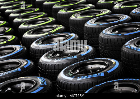 Reifen, Pneus, Reifen, Pneu, nass, Regen, pluie, Pirelli Ambiente während 2018 Formel 1 FIA-Weltmeisterschaft, China Grand Prix in Shanghai vom 13. April bis 15 Shanghai: Motorsport: Formel 1 2018 Heineken Grand Prix von China Formel 1 Grand Prix von China Shanghai Circuit April 13, 2018 in Shanghai, China Stockfoto