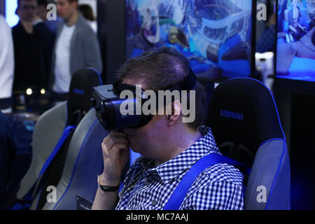 Corato, Polen, 13. April 2018: Warschau Expo Center PTAK präsentiert electroincs zeigen. Alle Partner Media Markt beherbergt mehrere Aussteller wie LG, Samsung, Tesla, Grundig und Beko. © Jake Ratz/Alamy leben Nachrichten Stockfoto