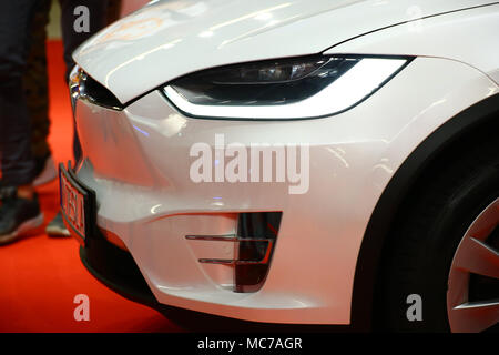 Corato, Polen, 13. April 2018: Warschau Expo Center PTAK präsentiert electroincs zeigen. Alle Partner Media Markt beherbergt mehrere Aussteller wie LG, Samsung, Tesla, Grundig und Beko. © Jake Ratz/Alamy leben Nachrichten Stockfoto