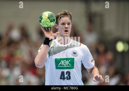 Dortmund, Deutschland. 07 Apr, 2018. Niclas PIECZKOWSKI (GER) in Aktion mit Kugel, halb Bild, halb Abbildung; Handball Laenspiel der Maenner, Freundschaftsspiel, Deutschland (GER) - Serbien (SRB) 29:23, Dortmund/Deutschland am 07.04.2018. Å | Verwendung der weltweiten Kredit: dpa/Alamy leben Nachrichten Stockfoto