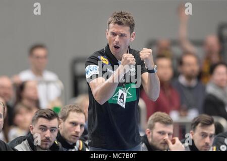 Dortmund, Deutschland. 07 Apr, 2018. Trainer Christian PROKOP (GER) cheers mit geballten Fäusten (fausten); Handball Laenspiel der Maenner, Freundschaftsspiel, Deutschland (GER) - Serbien (SRB) 29:23, Dortmund/Deutschland am 07.04.2018. Å | Verwendung der weltweiten Kredit: dpa/Alamy leben Nachrichten Stockfoto