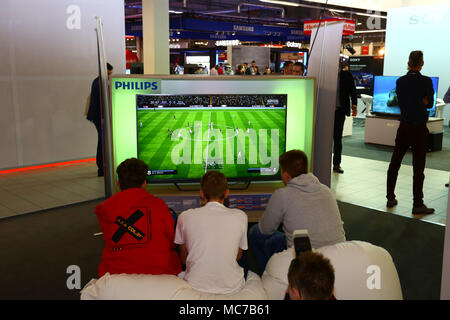 Corato, Polen, 13. April 2018: Consumer Electronics Show an ptak Warschau Expo Center gestartet, die Haushaltsgeräte und Unterhaltungselektronik. © Madeleine Ratz/Alamy leben Nachrichten Stockfoto